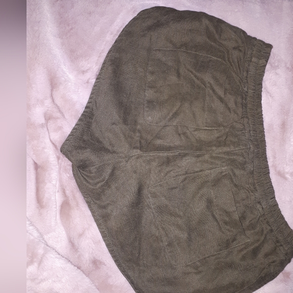 Community shorts with linen - Picture 3 of 3